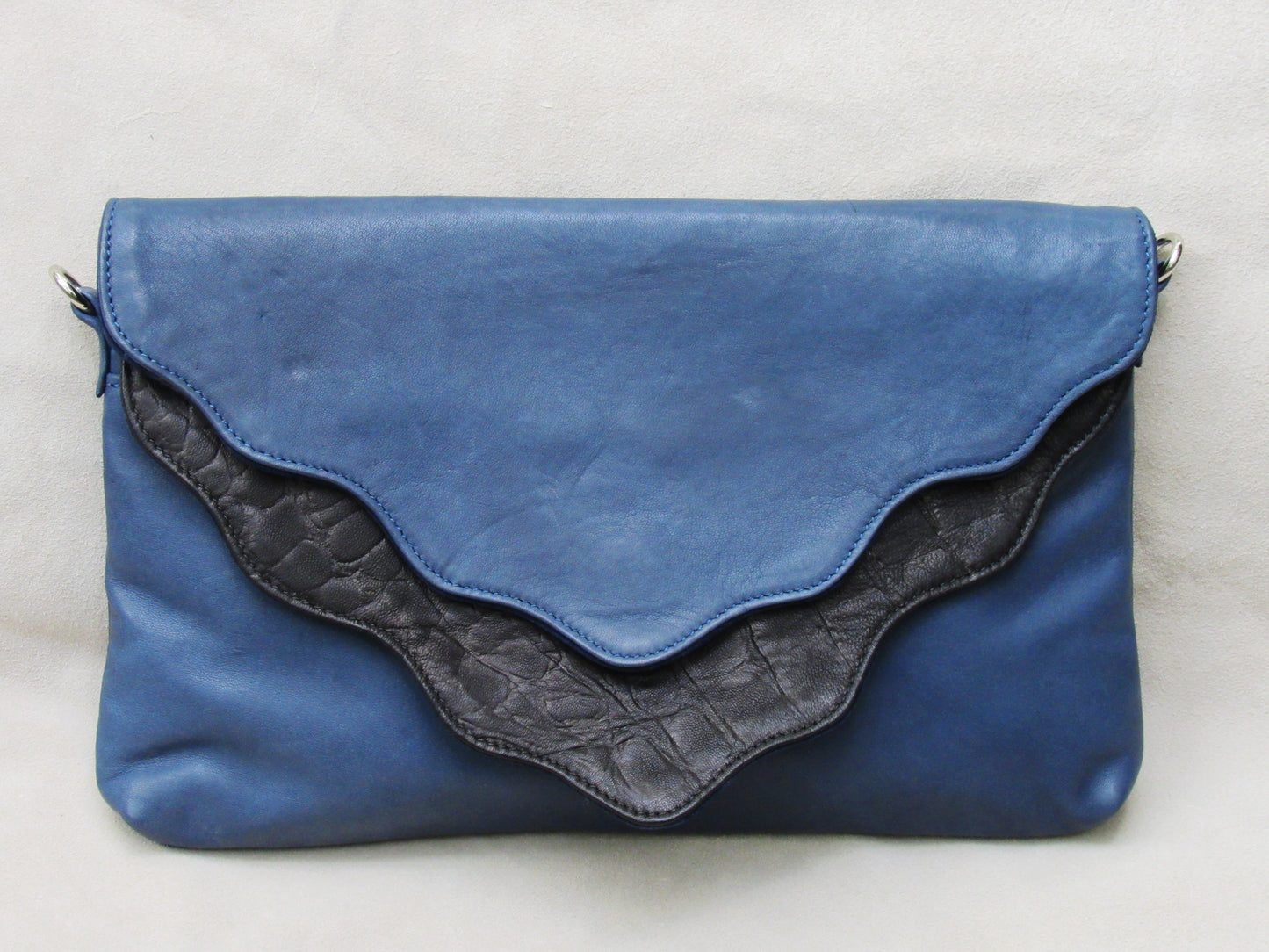 Navy in Wave