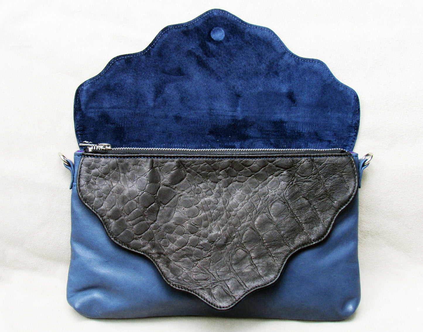 Navy in Wave