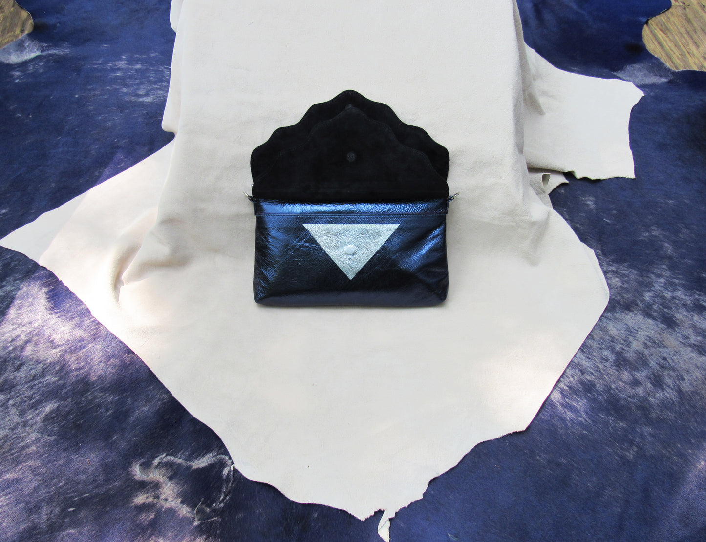 Electric Indigo in Wave