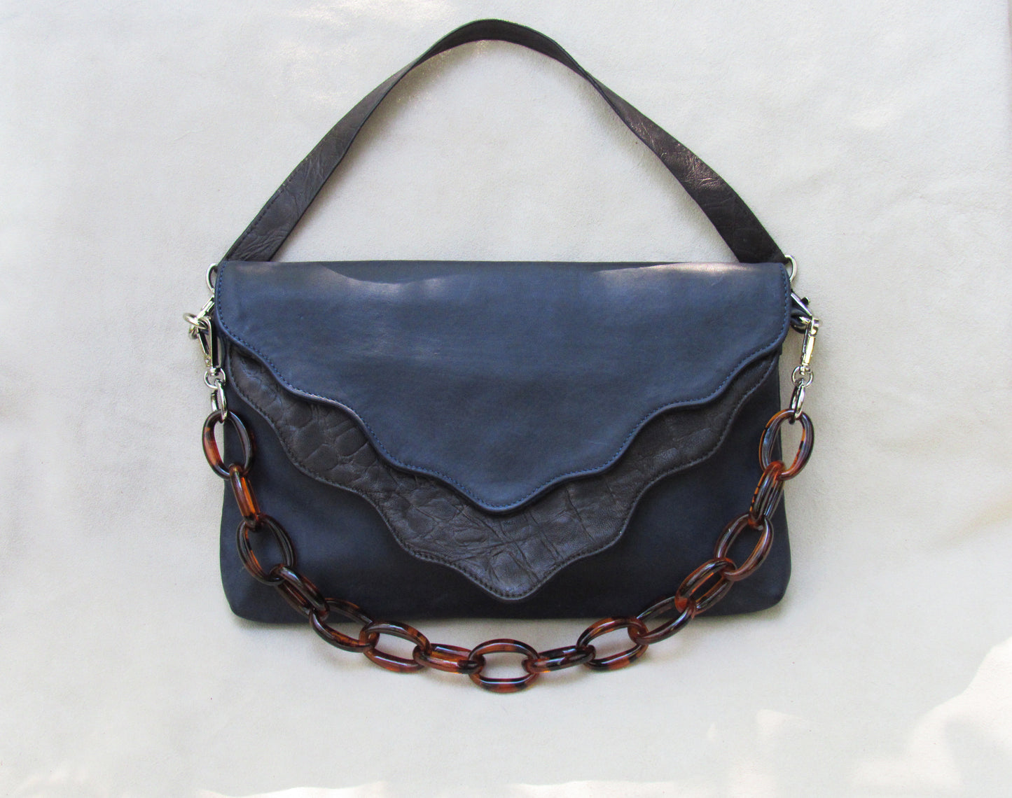 Navy in Wave