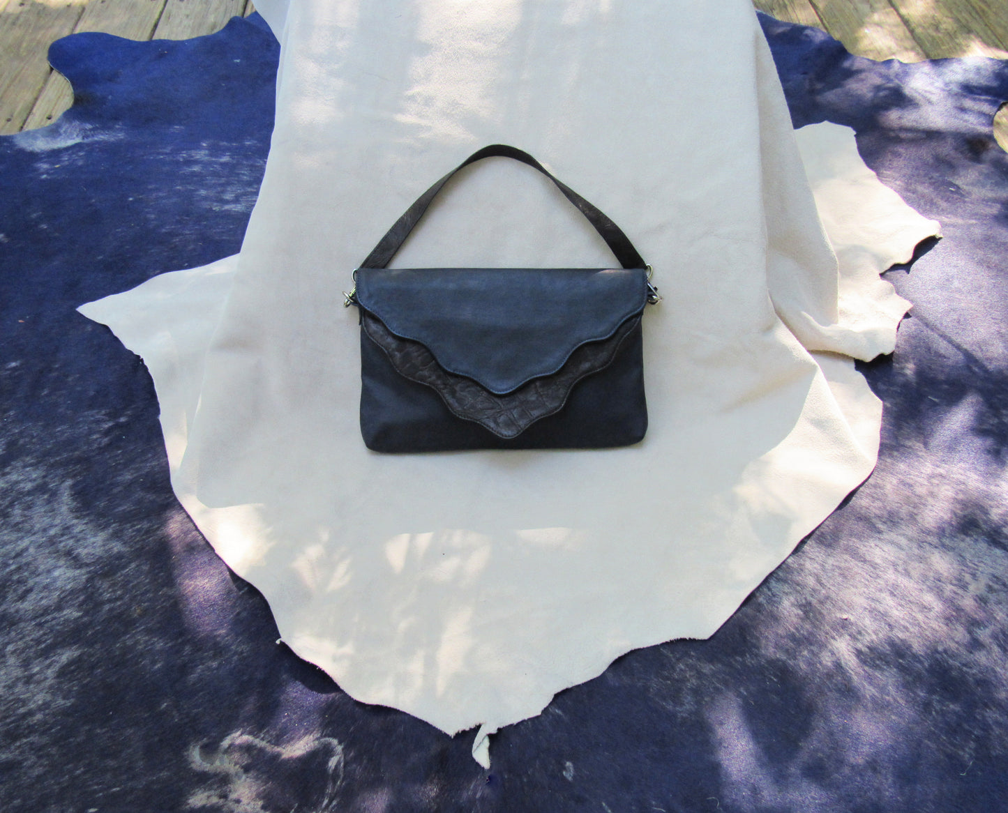 Navy in Wave
