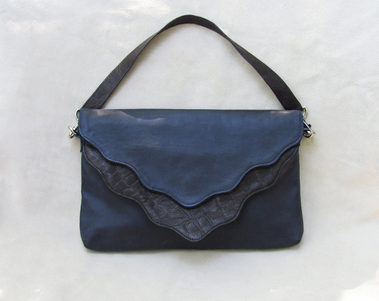 Navy in Wave