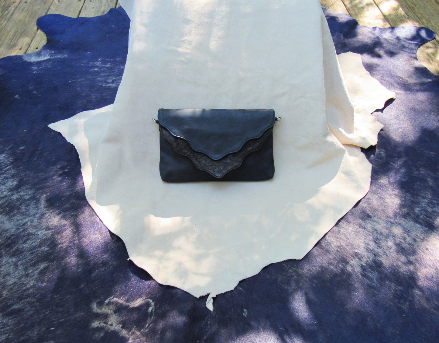 Navy in Wave