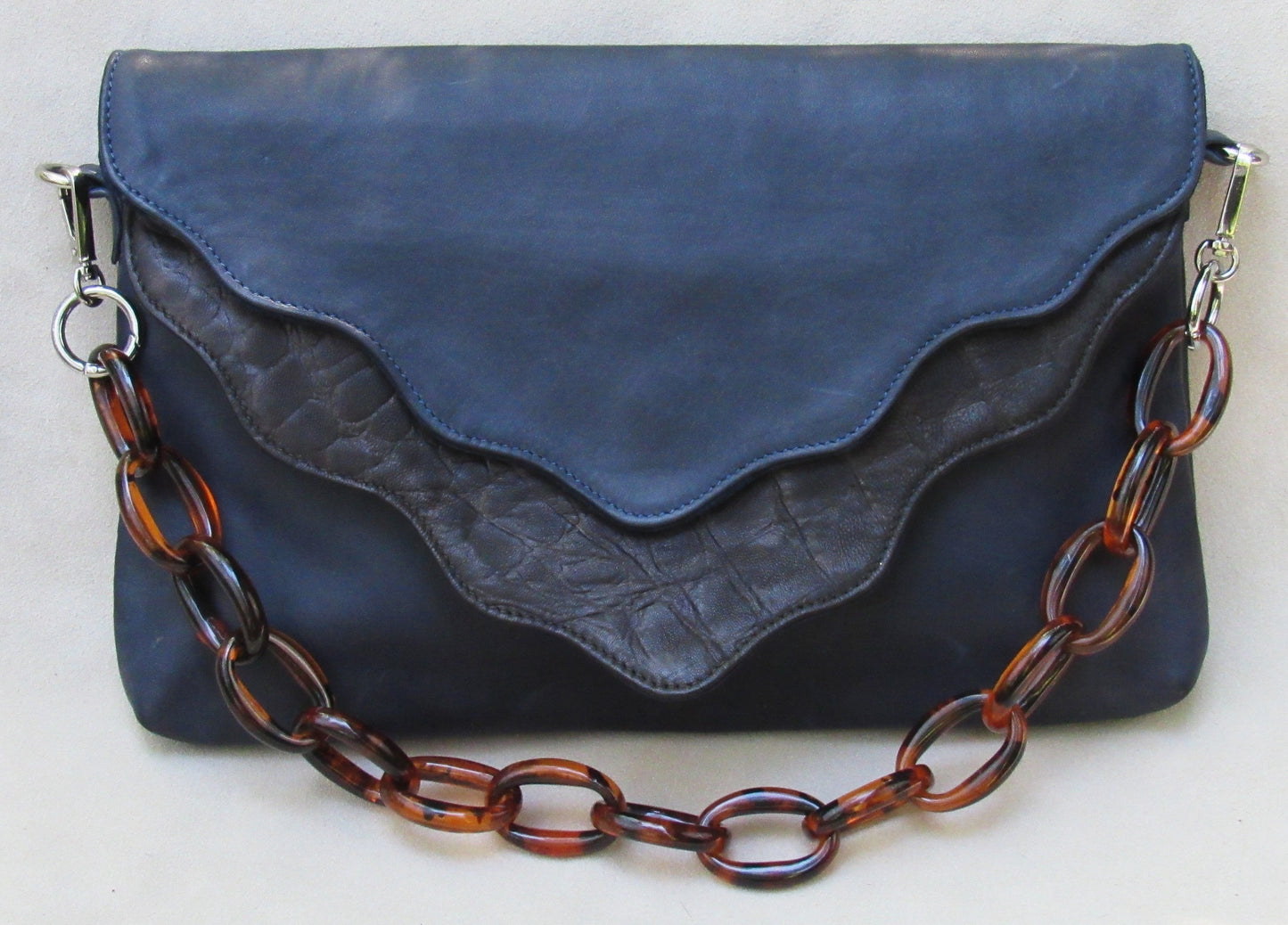 Navy in Wave