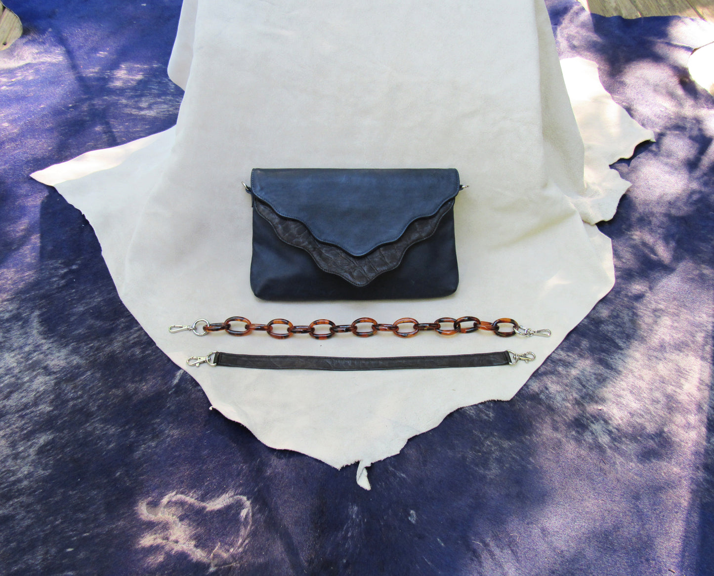 Navy in Wave
