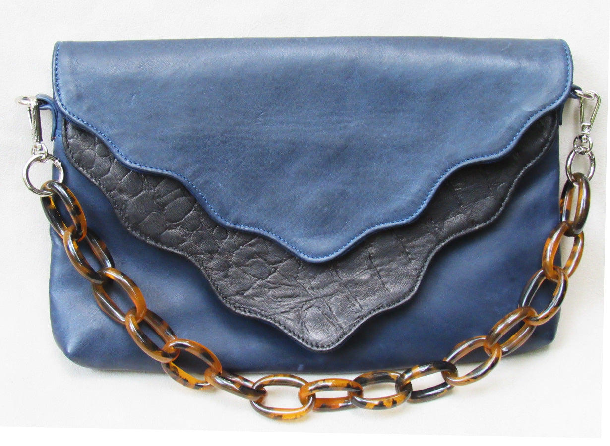 Navy in Wave