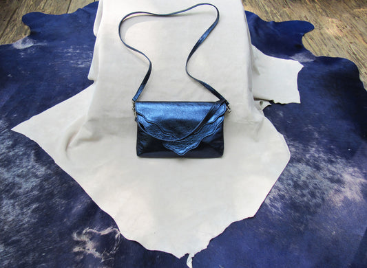 Electric Indigo in Wave