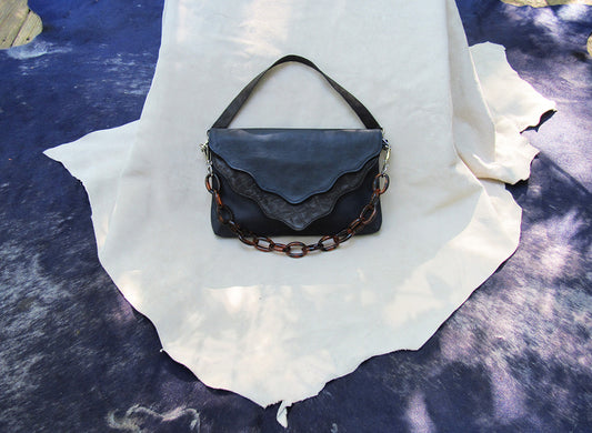 Navy in Wave
